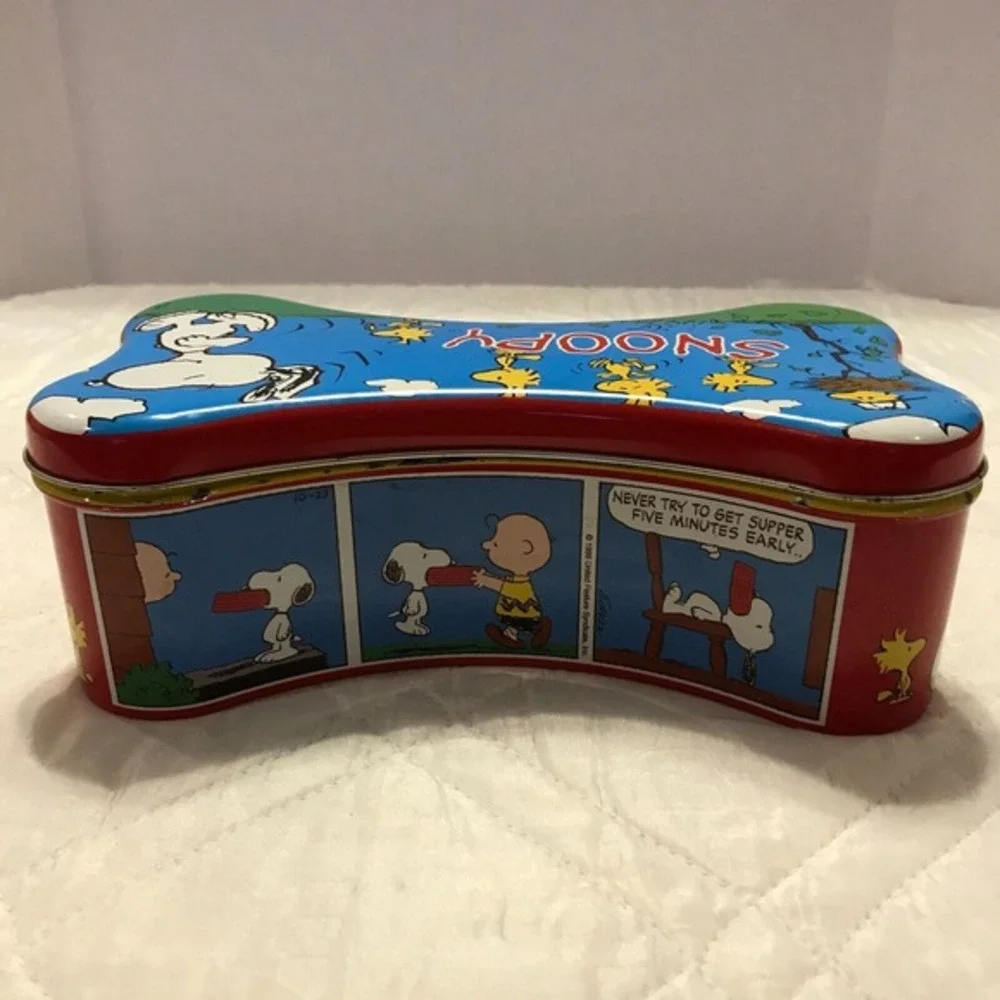1999 Snoopy & Woodstock collectors bone shaped tin